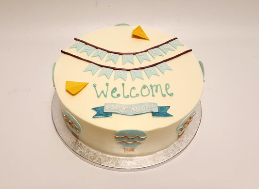 Cake decorated with an 'Adventure Awaits' travel theme