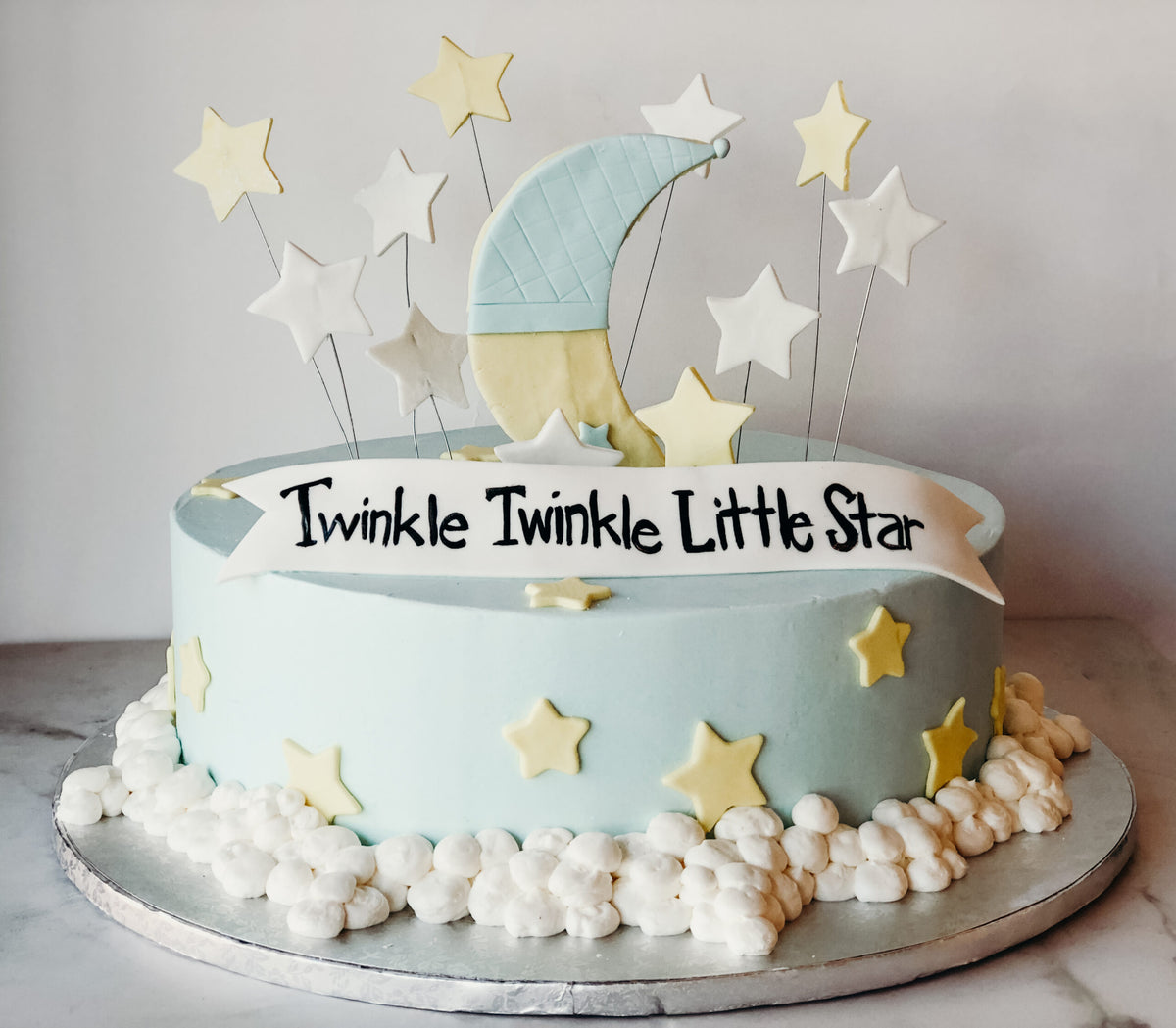 Cake decorated with a 3D twinkle twinkle little star design