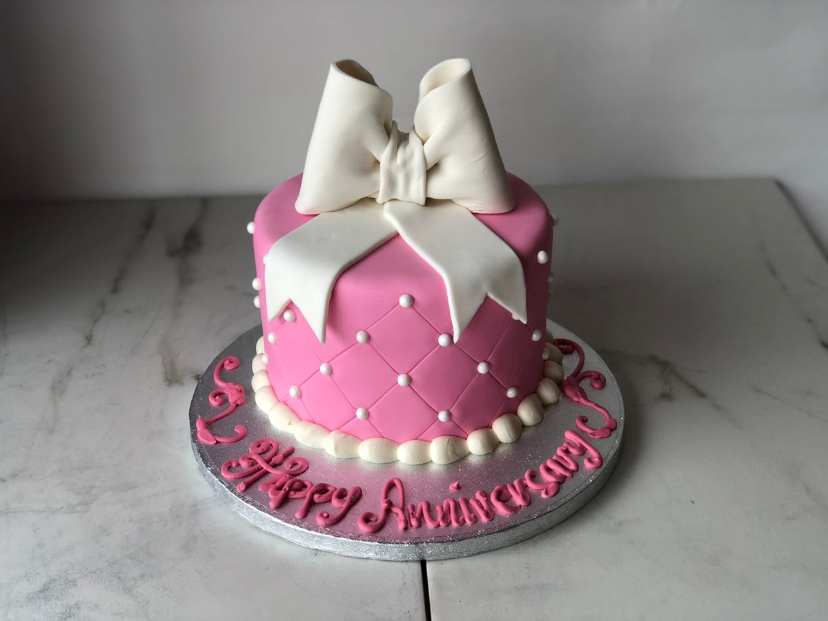 Pink Quilted Bow Cake