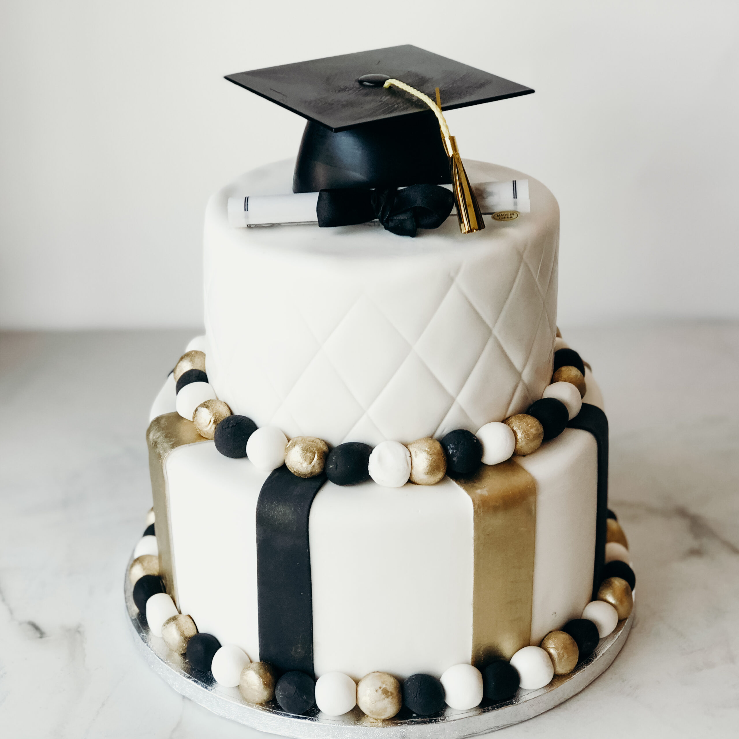Graduation Cakes For Girls High School With Name
