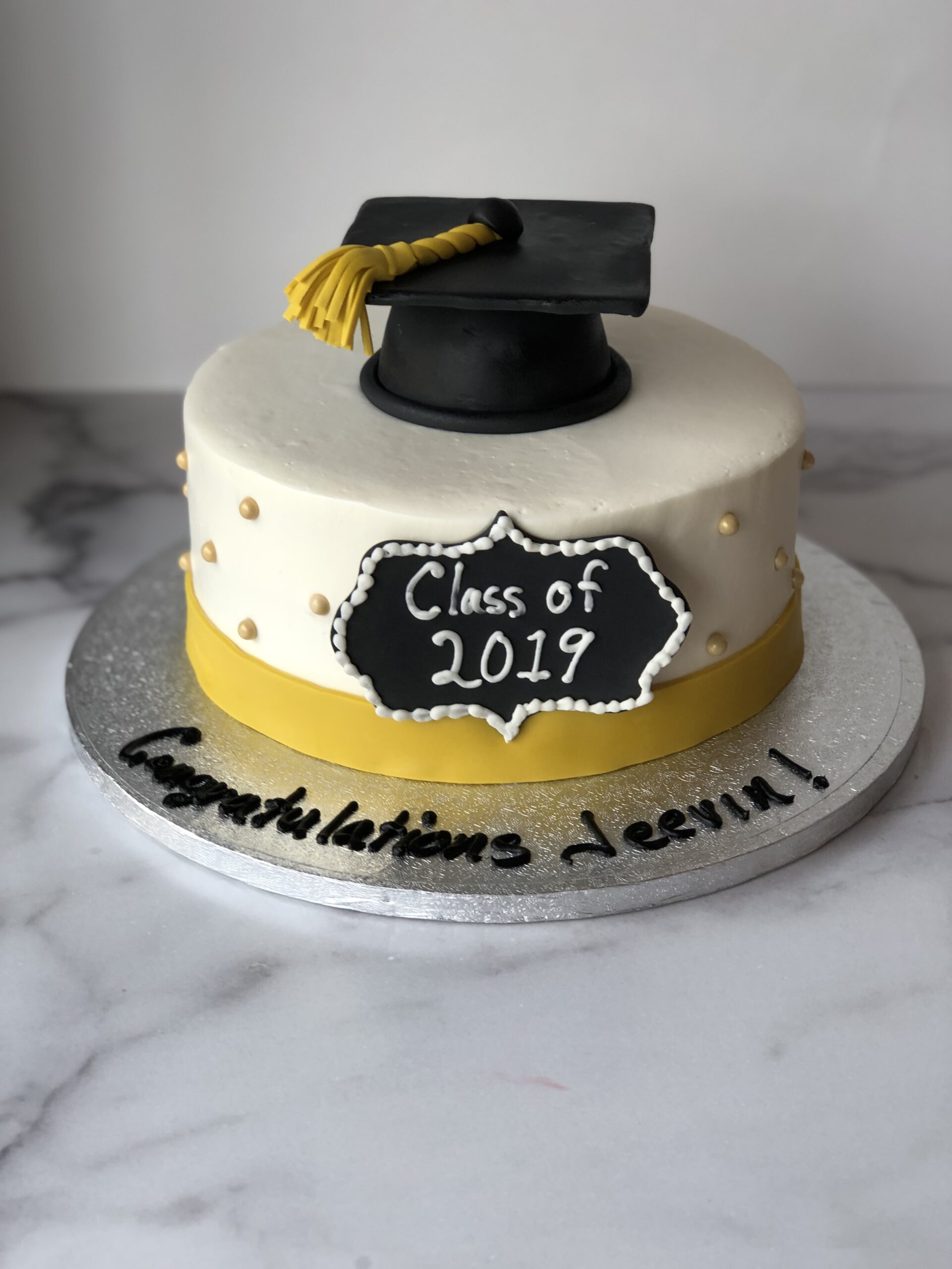Simple Graduation Cap Cake Lark